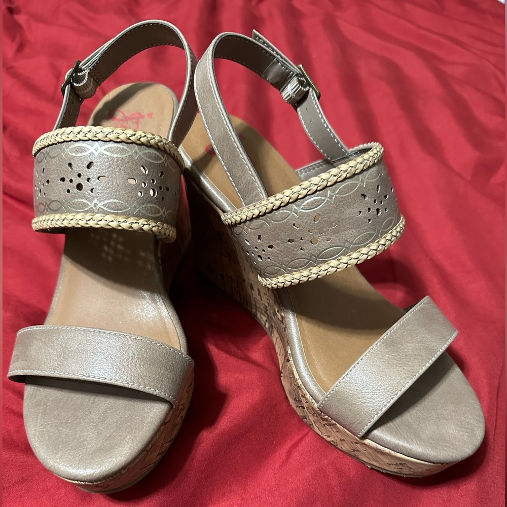 Tan wedges